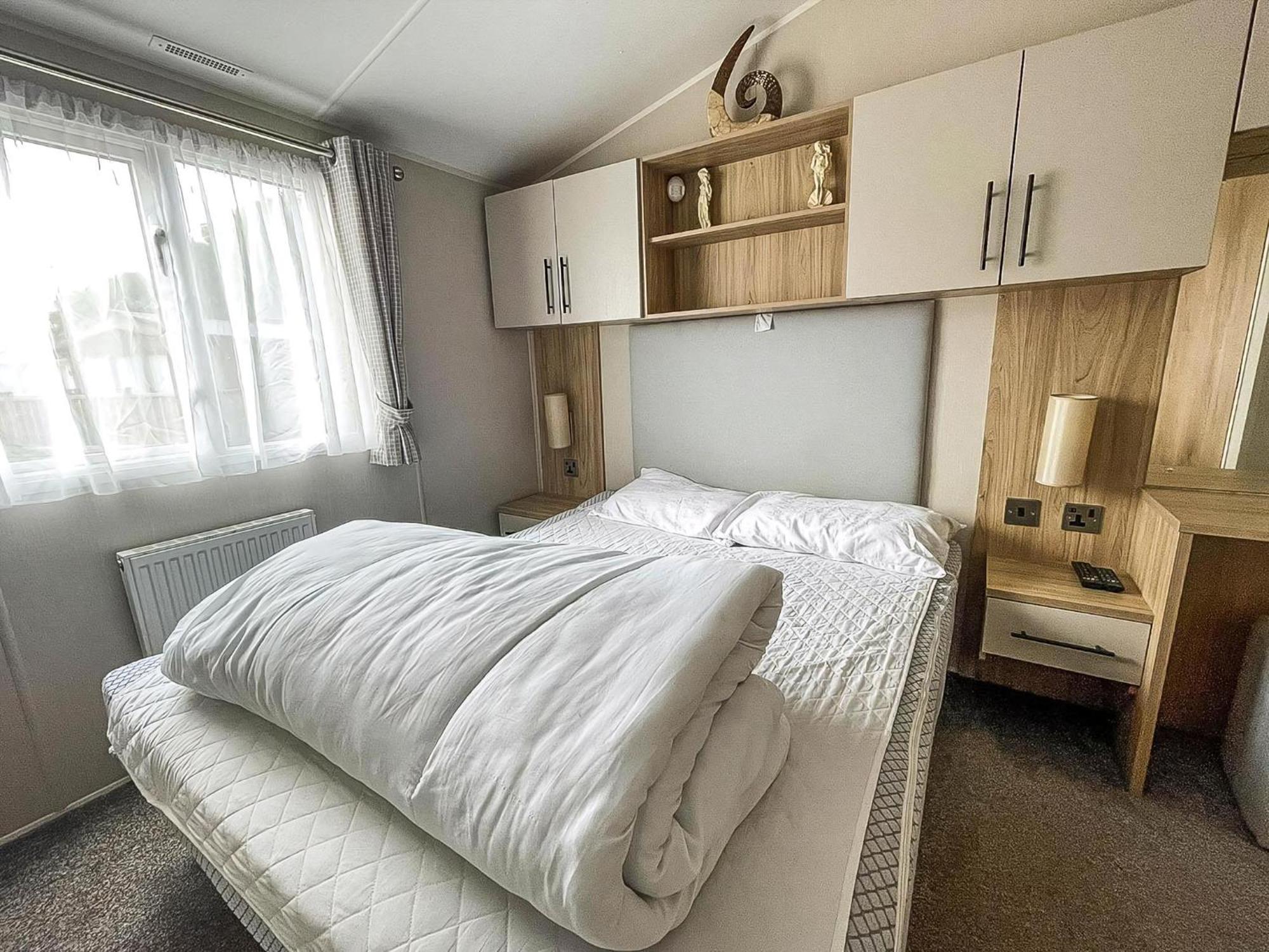 Beautiful Caravan For Hire With A Partial Sea View In Suffolk Ref 32042Az โลเวสทอฟต์ ภายนอก รูปภาพ