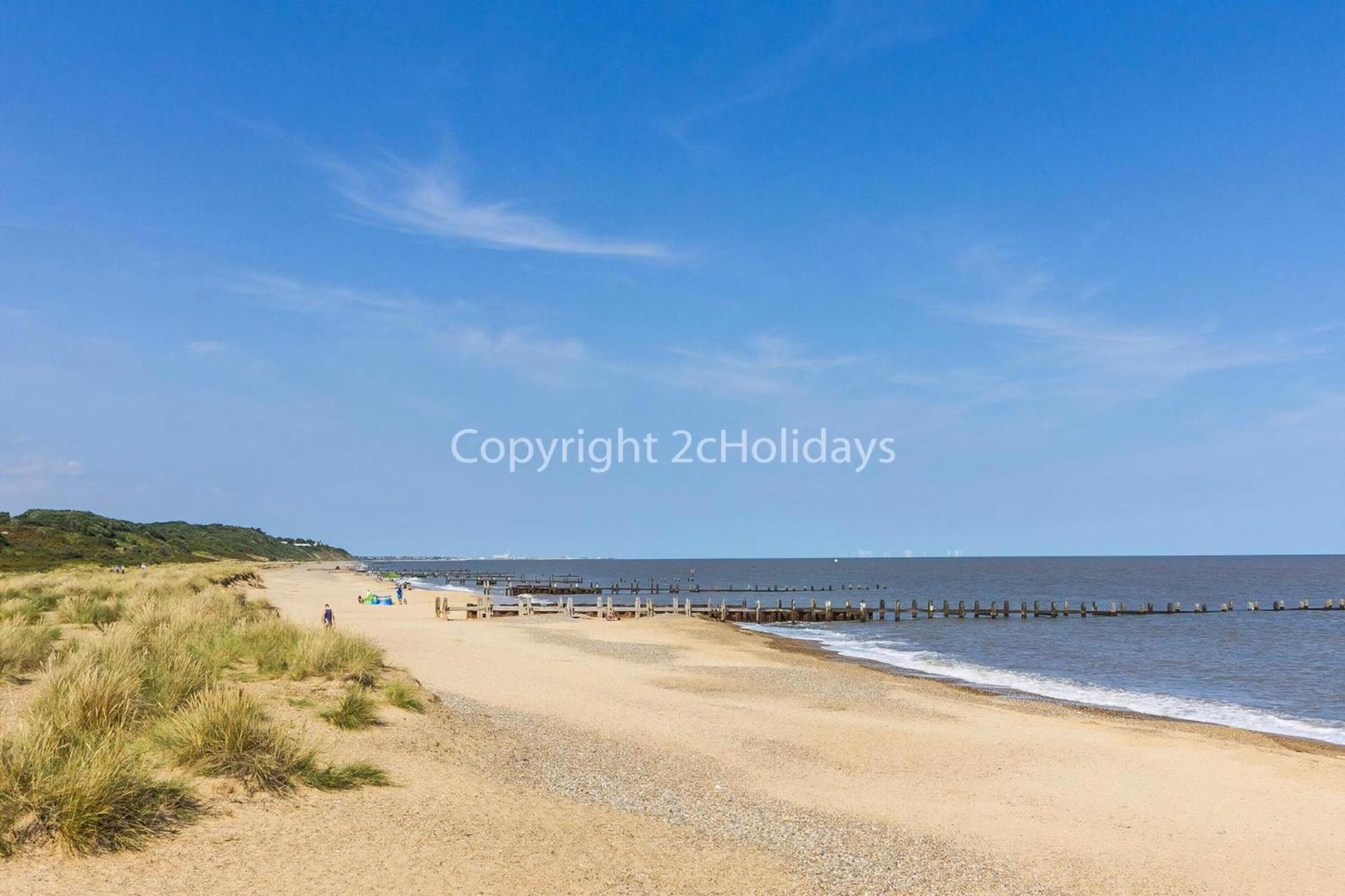 Beautiful Caravan For Hire With A Partial Sea View In Suffolk Ref 32042Az โลเวสทอฟต์ ภายนอก รูปภาพ