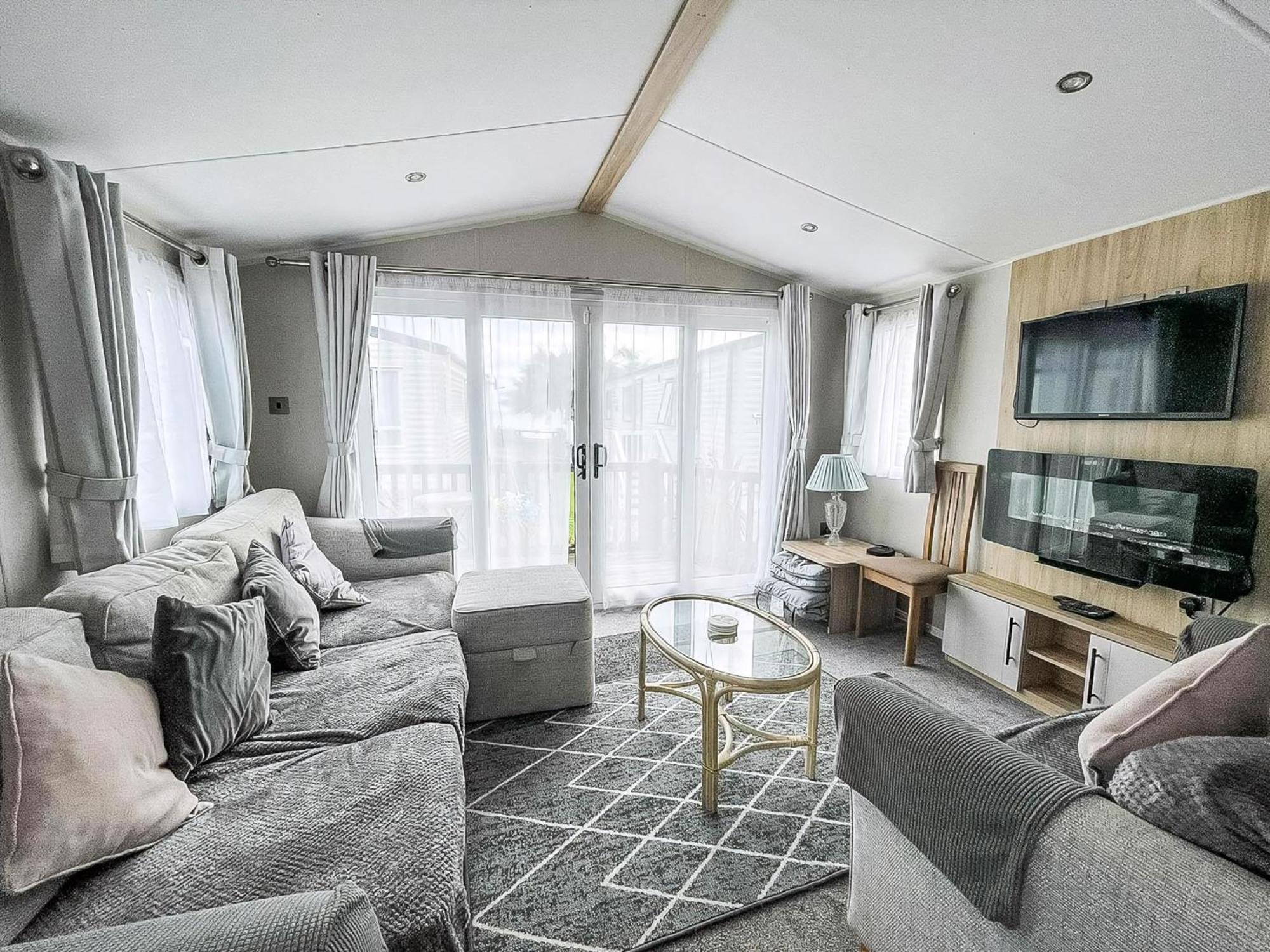 Beautiful Caravan For Hire With A Partial Sea View In Suffolk Ref 32042Az โลเวสทอฟต์ ภายนอก รูปภาพ
