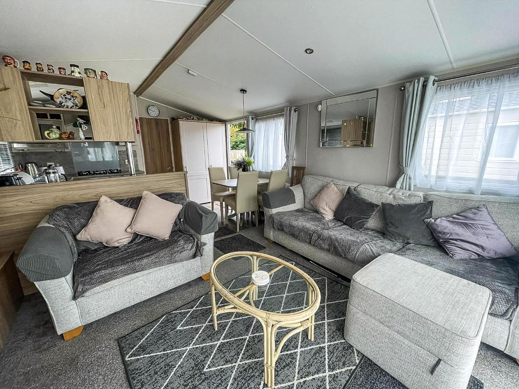 Beautiful Caravan For Hire With A Partial Sea View In Suffolk Ref 32042Az โลเวสทอฟต์ ภายนอก รูปภาพ