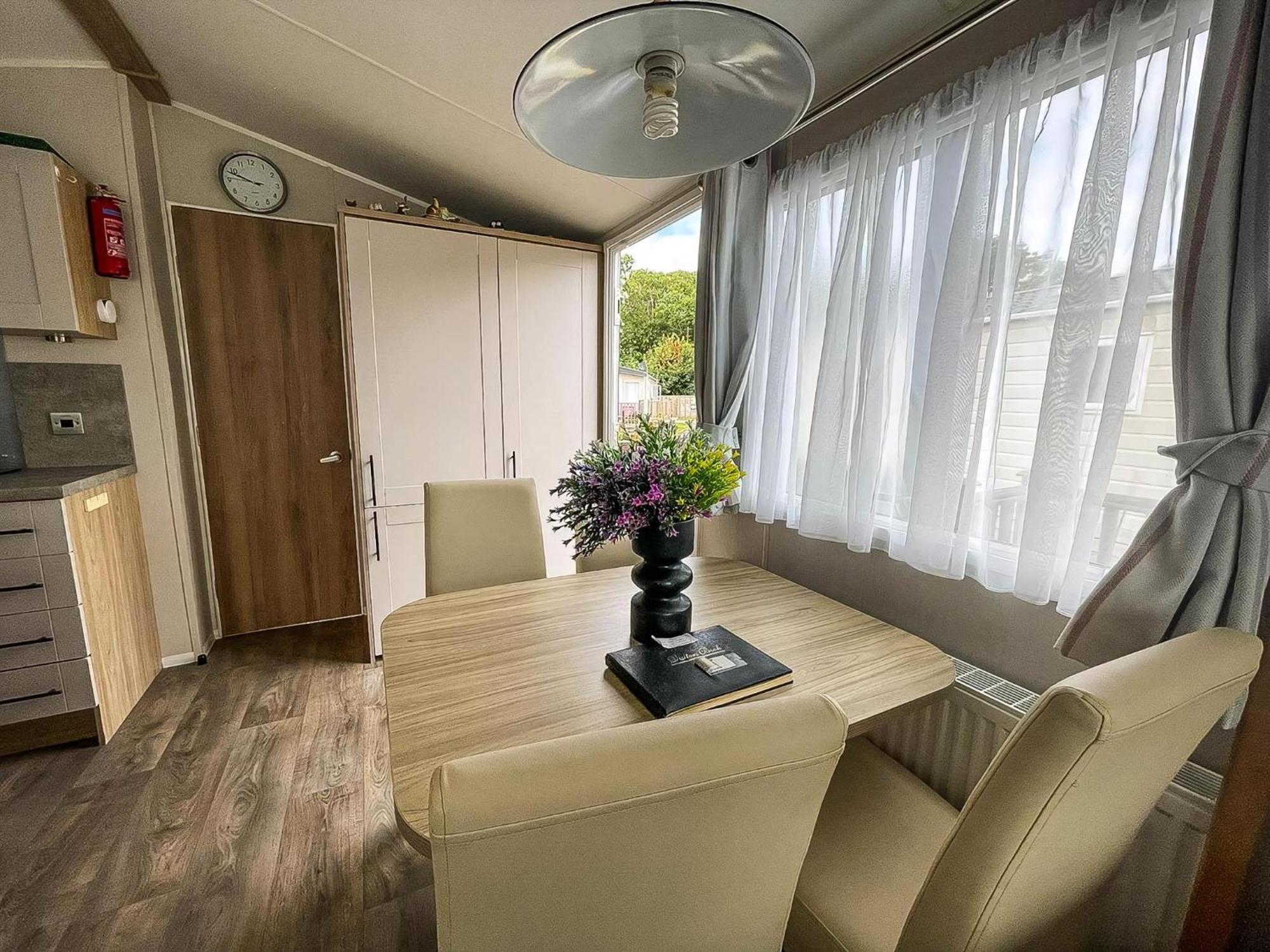 Beautiful Caravan For Hire With A Partial Sea View In Suffolk Ref 32042Az โลเวสทอฟต์ ภายนอก รูปภาพ