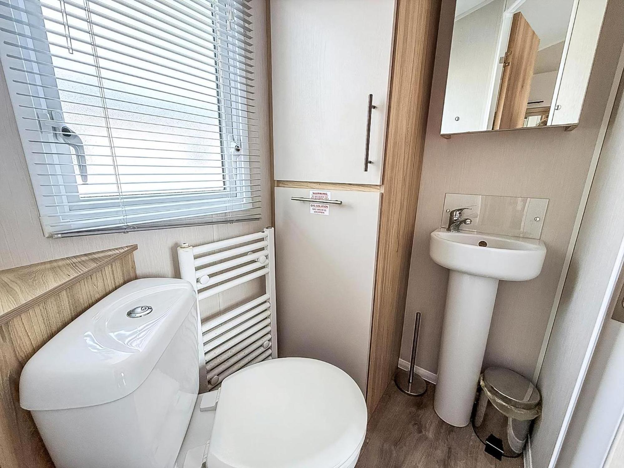 Beautiful Caravan For Hire With A Partial Sea View In Suffolk Ref 32042Az โลเวสทอฟต์ ภายนอก รูปภาพ