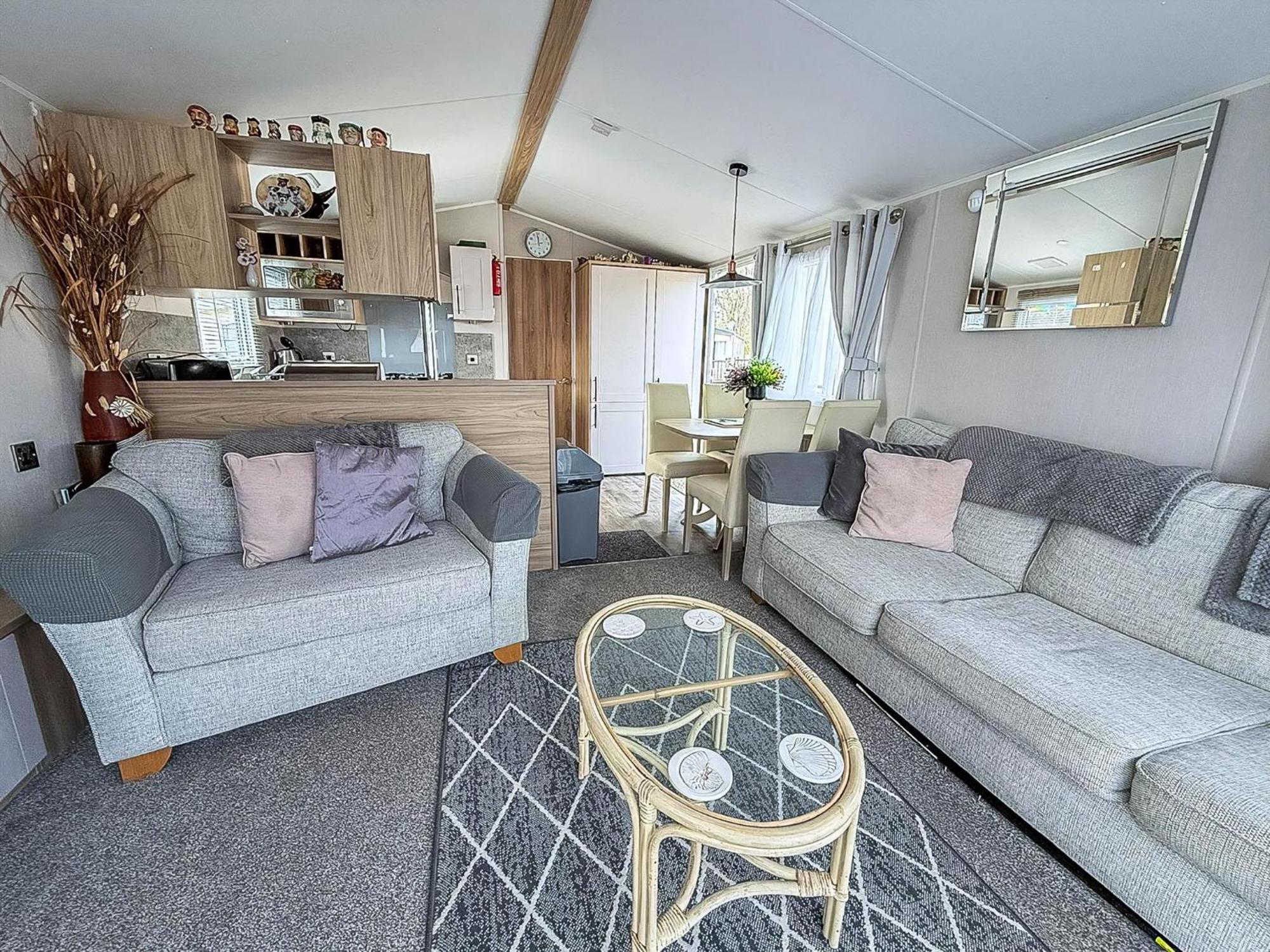 Beautiful Caravan For Hire With A Partial Sea View In Suffolk Ref 32042Az โลเวสทอฟต์ ภายนอก รูปภาพ